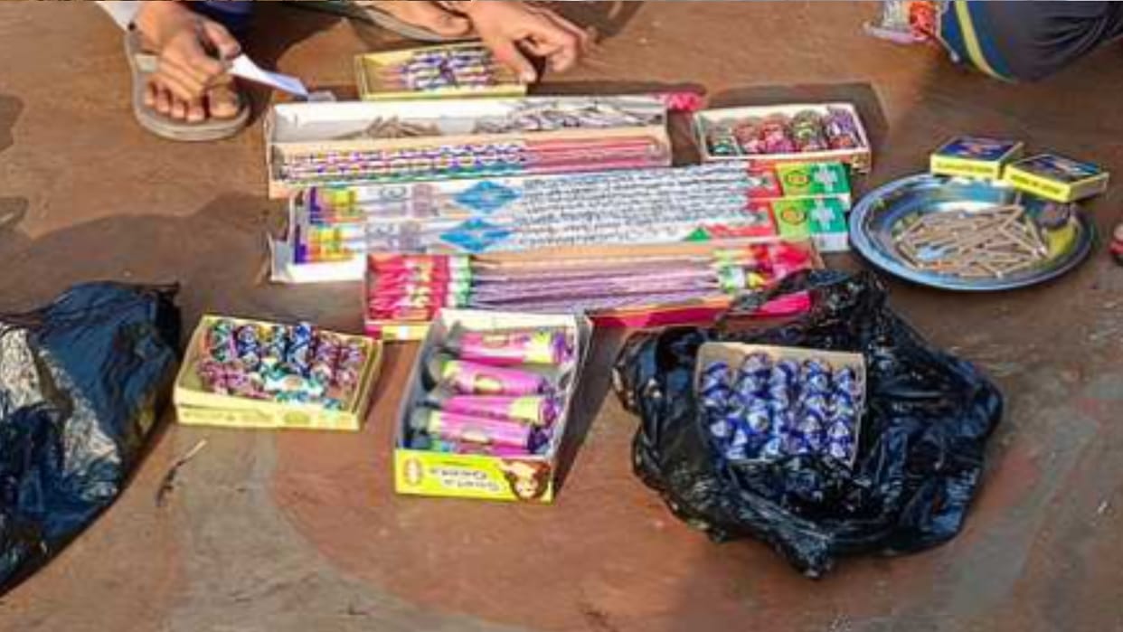 Bijnor: Teenager dies after bursting a firecracker by keeping a steel glass