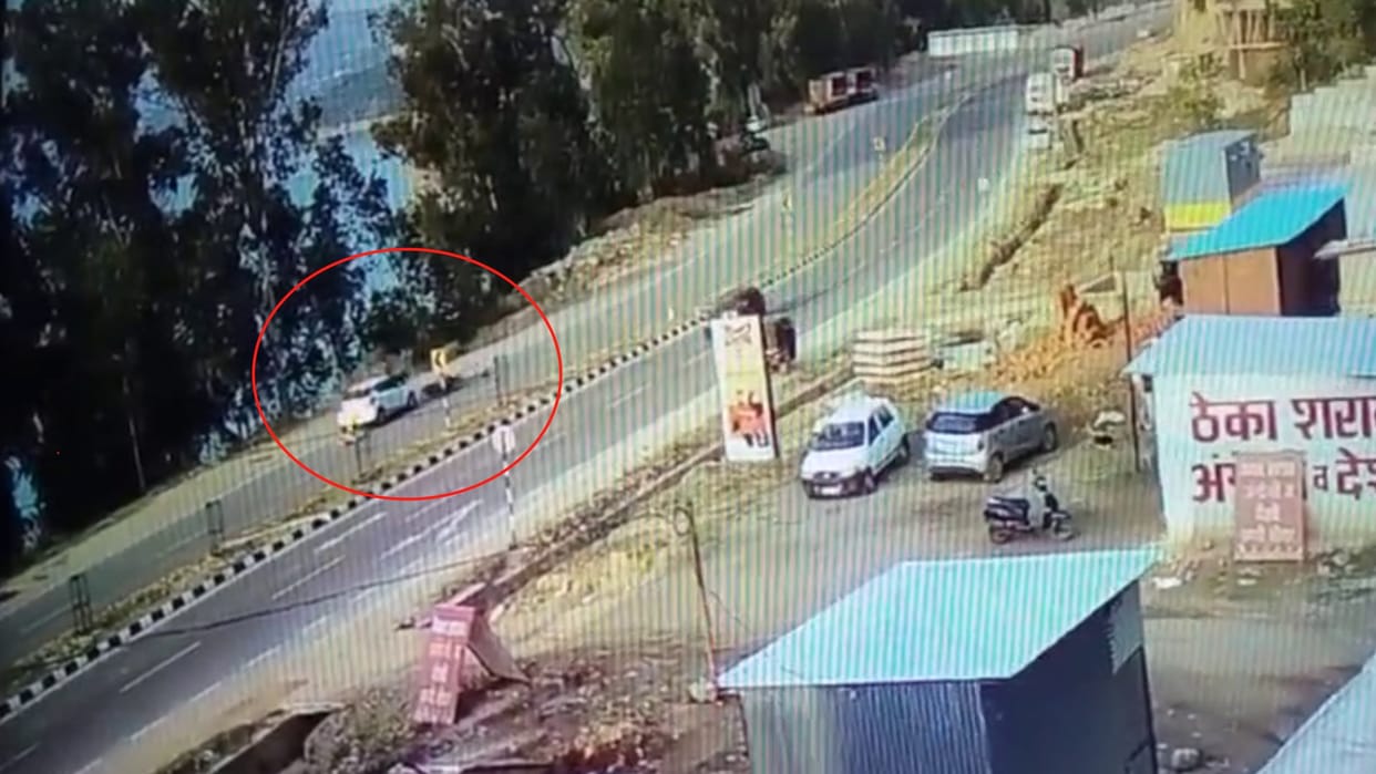 Bilaspur Accident News: two injured car bike collision on kiratpur manali four lane