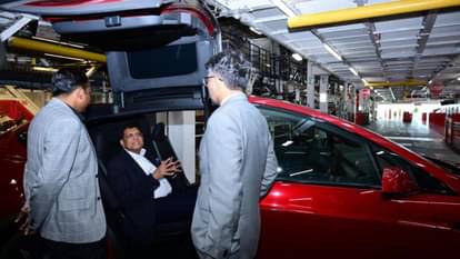 EV Policy: सरकार ने नई ईवी नीति को दी मंजूरी, आयातित इलेक्ट्रिक कारों पर टैक्स में की कटौती Govt approves EV policy to promote India as manufacturing destination for electric vehicles
