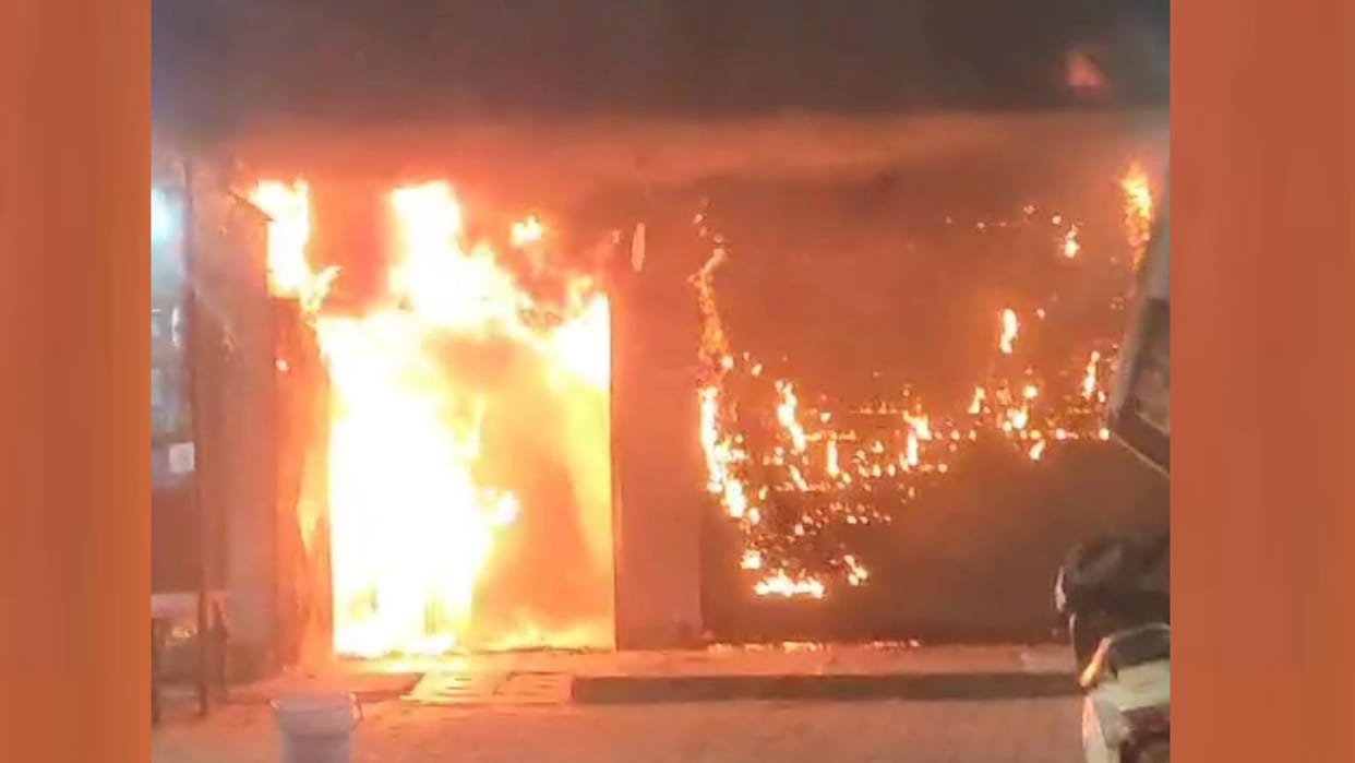 Fire broke out in furniture shop in Salon Raebareli.