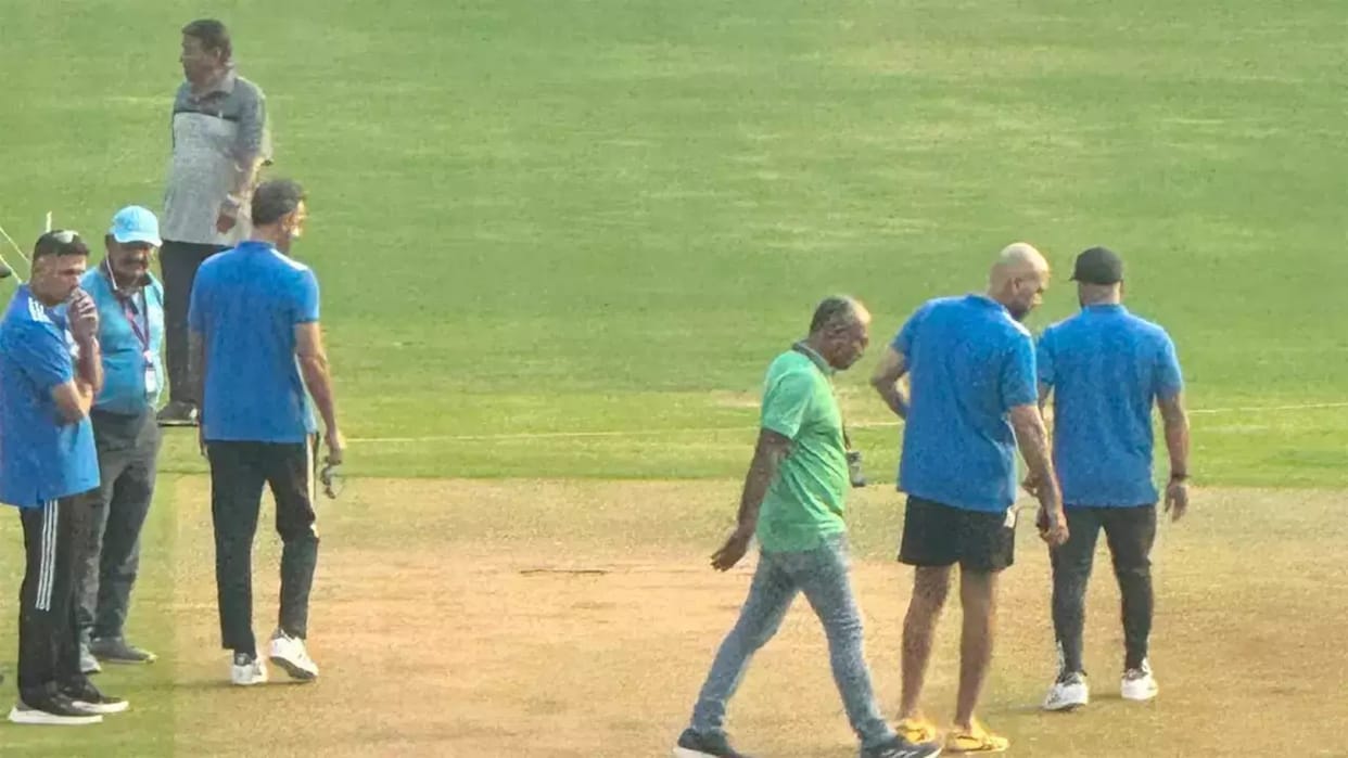Rahul Dravid inspects Mumbai Wankhede pitch ahead of India vs New Zealand World Cup 2023 semifinal