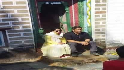 Sakshi wore black glasses and greeted people as Pailaag in almora