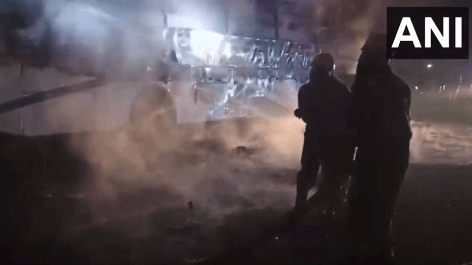 Fire broke out in a bus going from Delhi to Bihar in Greater Noida