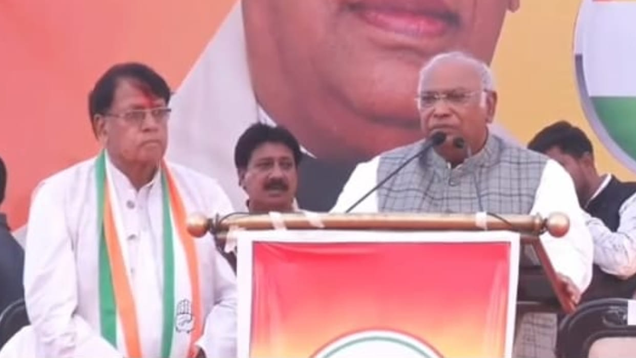 MP Election: PC Sharma interrupted Kharge, Congress President said - the speech will not end in a minute, even
