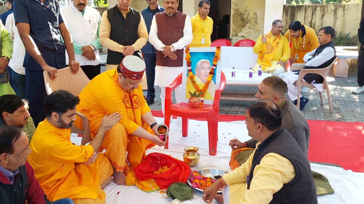 BJP National President JP Nadda immerses his aunt ashes at Haridwar VIP Ghat Uttarakhand news in hindi