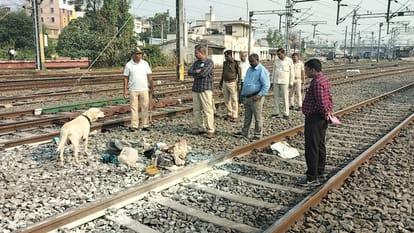 Bihar: इंटरसिटी एक्सप्रेस ट्रेन में धमाका, महिला समेत कई झुलसे; ऊपरी सीट पर रखे बैग में ब्लास्ट, दो हिरासत में Blast in Bhagalpur-Jaynagar Intercity Express near samastipur junction bihar, two under arrest from darbhanga
