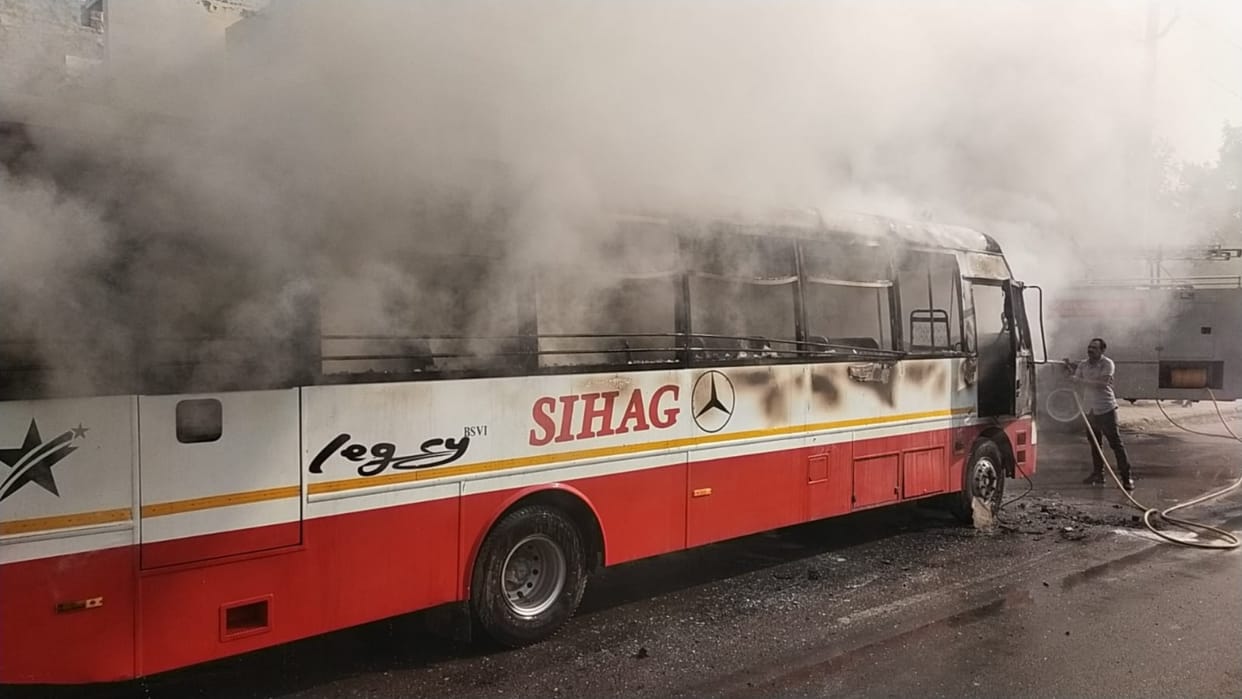Fatehabad: Fire broke out in a private bus packed with passengers