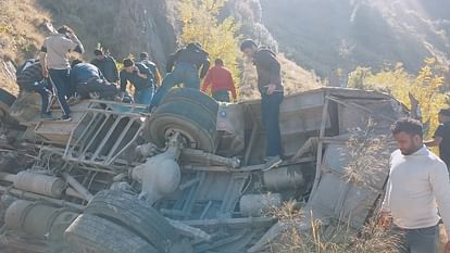 jammu kashmir doda accident news hindi: Bus falls into gorge 33 people dead and 22 injured