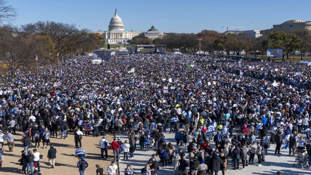 Tens of thousands of supporters of Israel rally in Washington, crying ‘never again’