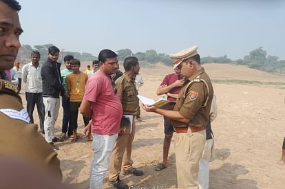 Orai: एक सप्ताह पहले मृत हुआ था युवक, पुलिस ने नदी से निकलवाया शव, परिजन बोले- पत्नी ने करवाई है हत्या A young man had died a week ago in Orai, the police took out the body from the river
