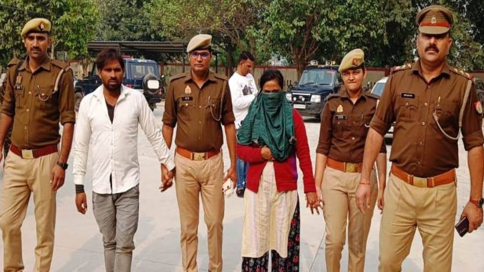 wife along with her lover killed her husband In Kasganj