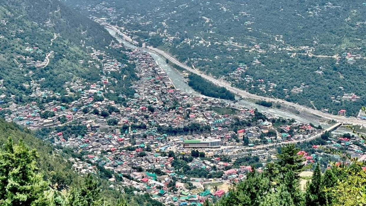 There is a ban on trekking activities in Kullu, the administration took the decision in view of the winter sea