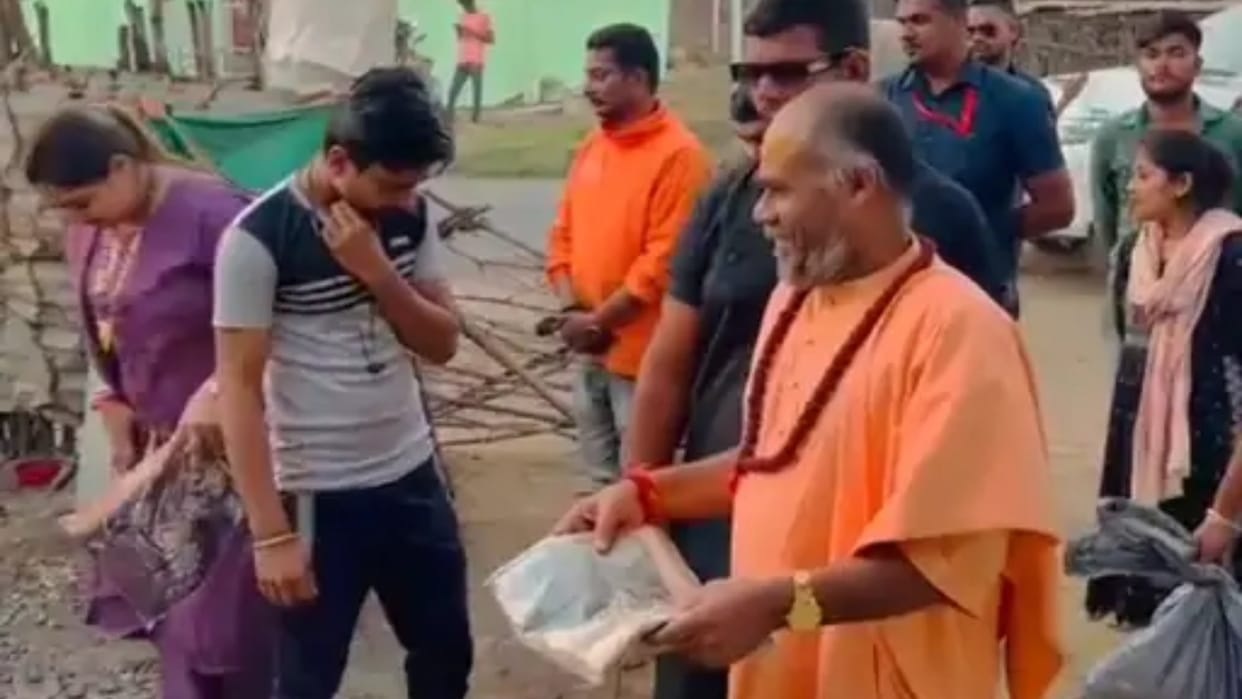 MP Election 2023: Case registered against SP candidate Mirchi Baba for distributing sarees.