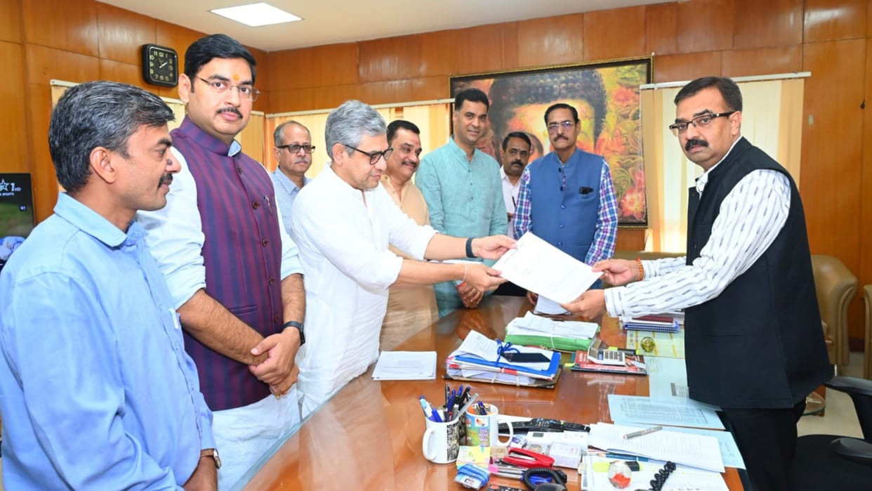 MP Election 2023 Bhind Collector imposes ban on private vehicles BJP complains to the Commission