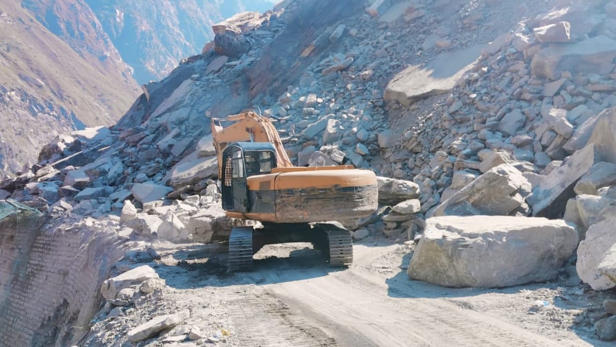 Kinnaur National Highway Five Continue to Blocked on Third Consecutive day due to landslide