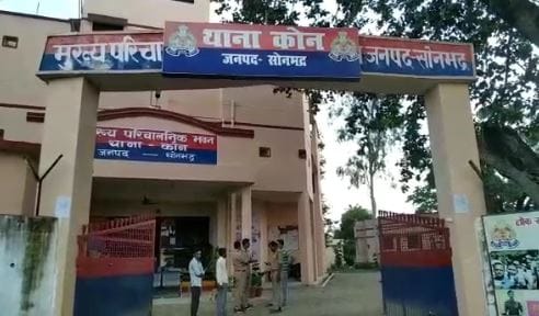 Woman beats BJP leader with slippers when he went to Panchayat in police station, case registered