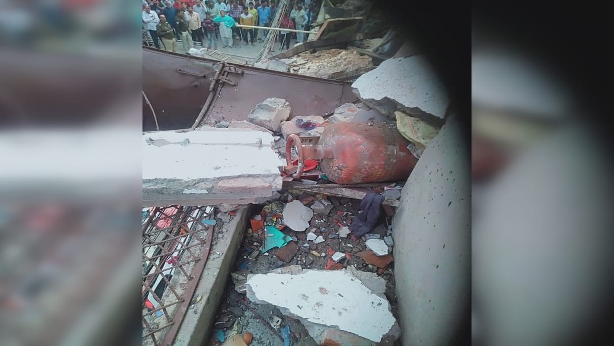 Domestic gas cylinder explodes with loud bang in Khoda, a woman burnt