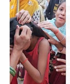 UP Crime: Accused of beating an eight-year-old girl hostage on suspicion of theft, complaint against policeman