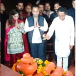 शिवराज ने नर्मदा पूजा की तो कमलनाथ ने हनुमानजी से आशीष लिया।