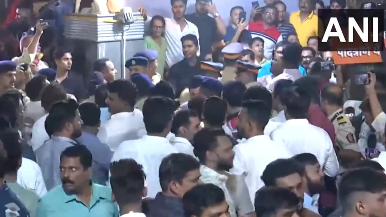 scuffle broke out between supporters of the Eknath Shinde faction and the Uddhav Thackeray faction