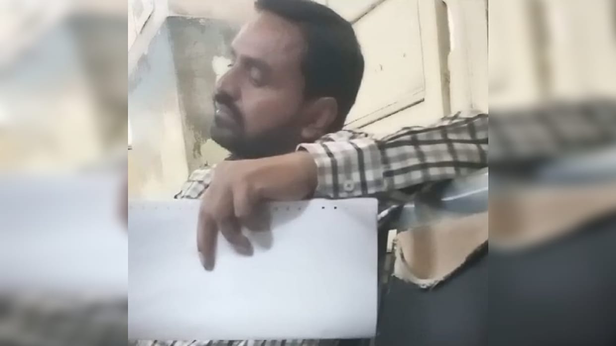 Gaya Junction TTE harasses passengers for recovery even if they have ticket, video of recovery going viral