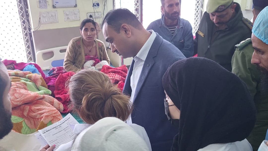 Doda Bus Accident: Divisional Commissioner reached GMC Doda to know condition of the injured