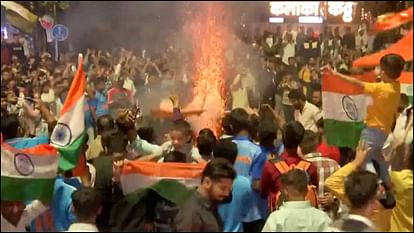 IND vs NZ: विश्व कप सेमीफाइनल में भारत की जीत पर पूरे देश में जश्न का माहौल, फैंस ने की जमकर आतिशबाजी Fans celebrate across country India victory over New Zealand in World Cup Semi Final ODI world Cup 2023