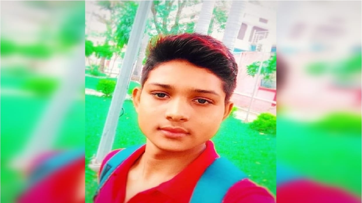 Tractor driver burnt alive after being hit by HT line in Samthar Jhansi