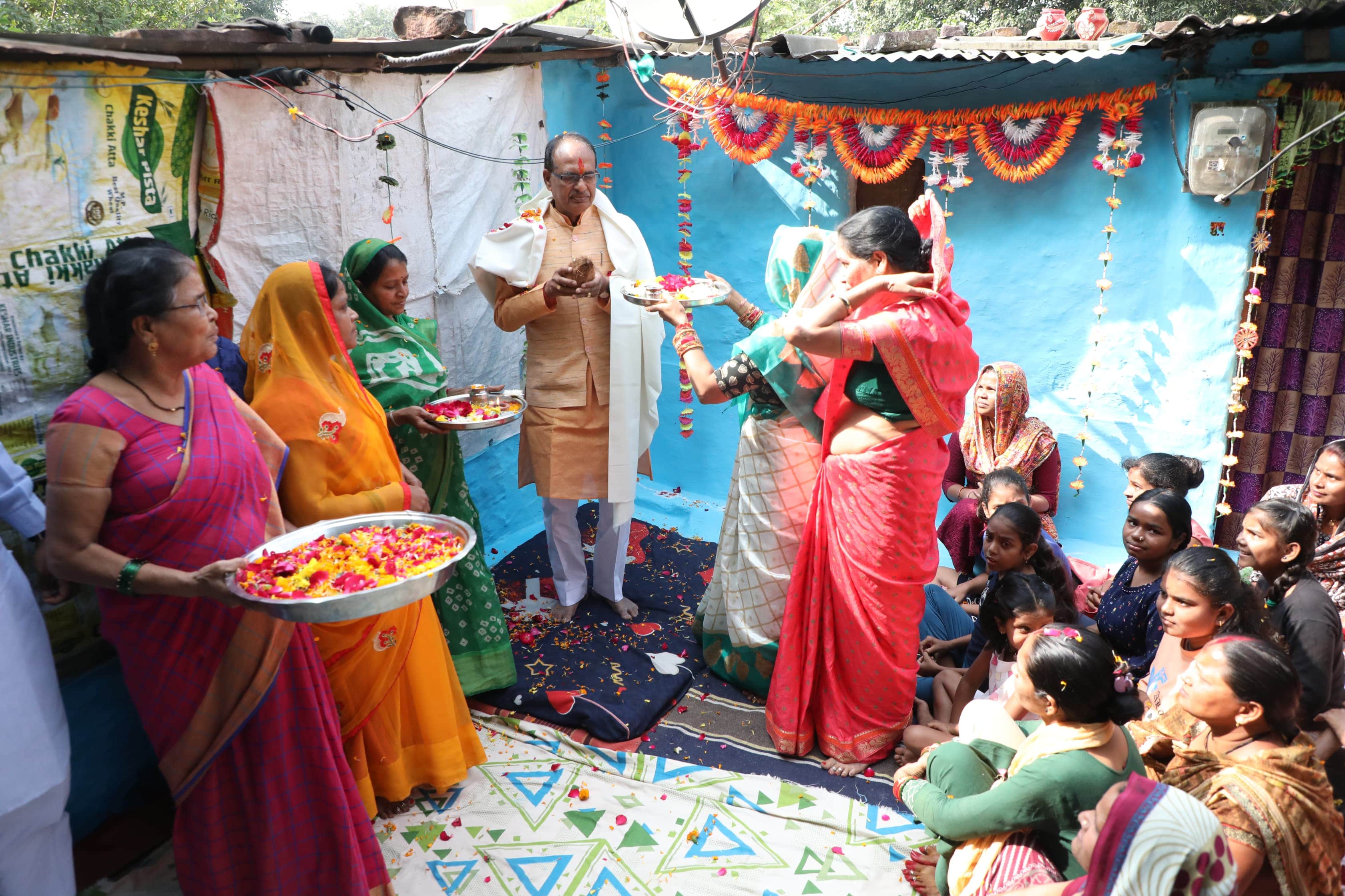 MP Election: CM Shivraj reached the house of dear sisters on the second day of campaigning.