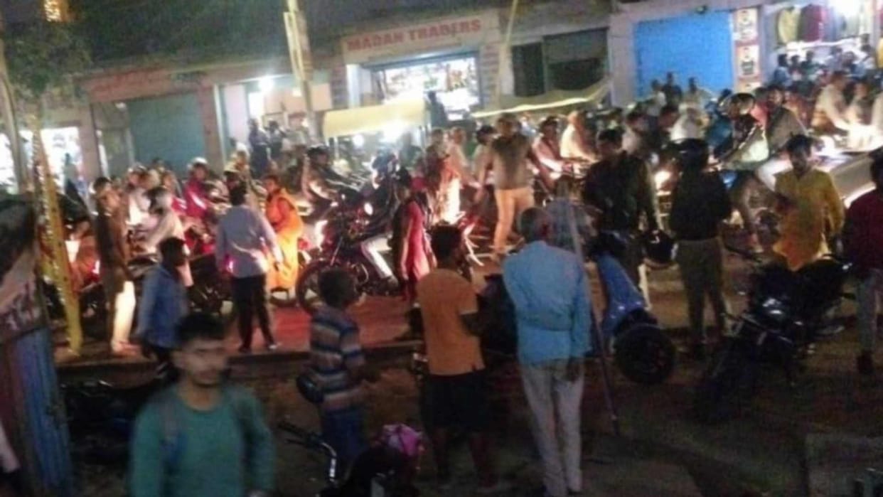 Drunken car rider hits seven vehicles creates stampede in gorakhpur