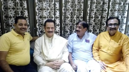 सुब्रत राय के साथ पूर्व विधायक खोखा सिंह व अन्य।
