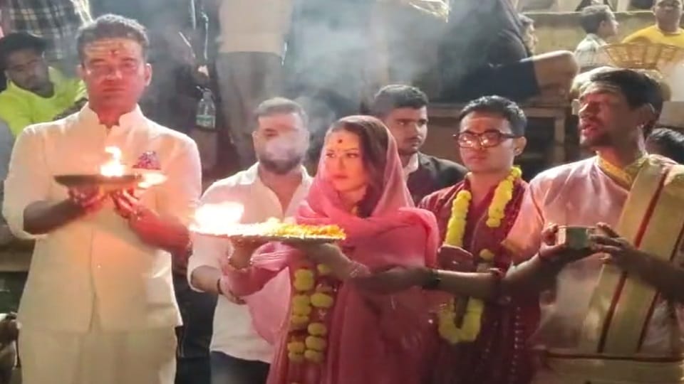 Actress Sunny Leone reached Banaras on Thursday