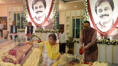 Subrata Roy funeral Thousands of people gathered to see him last Saharashree remembered on social media
