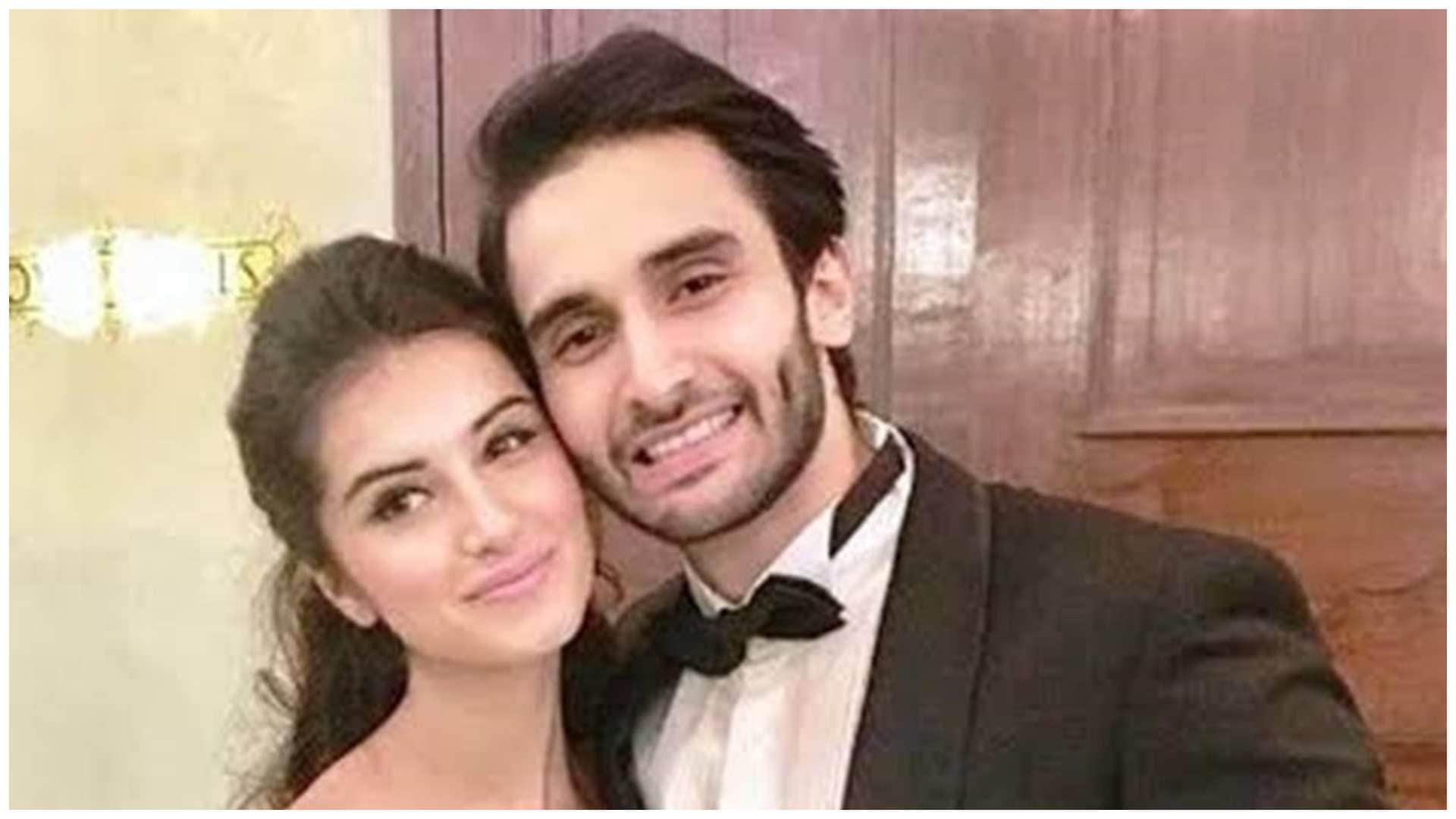 Apurva Actress Tara Sutaria affair News has spread with these stars Ishaan Khatter to Sidharth Malhotra