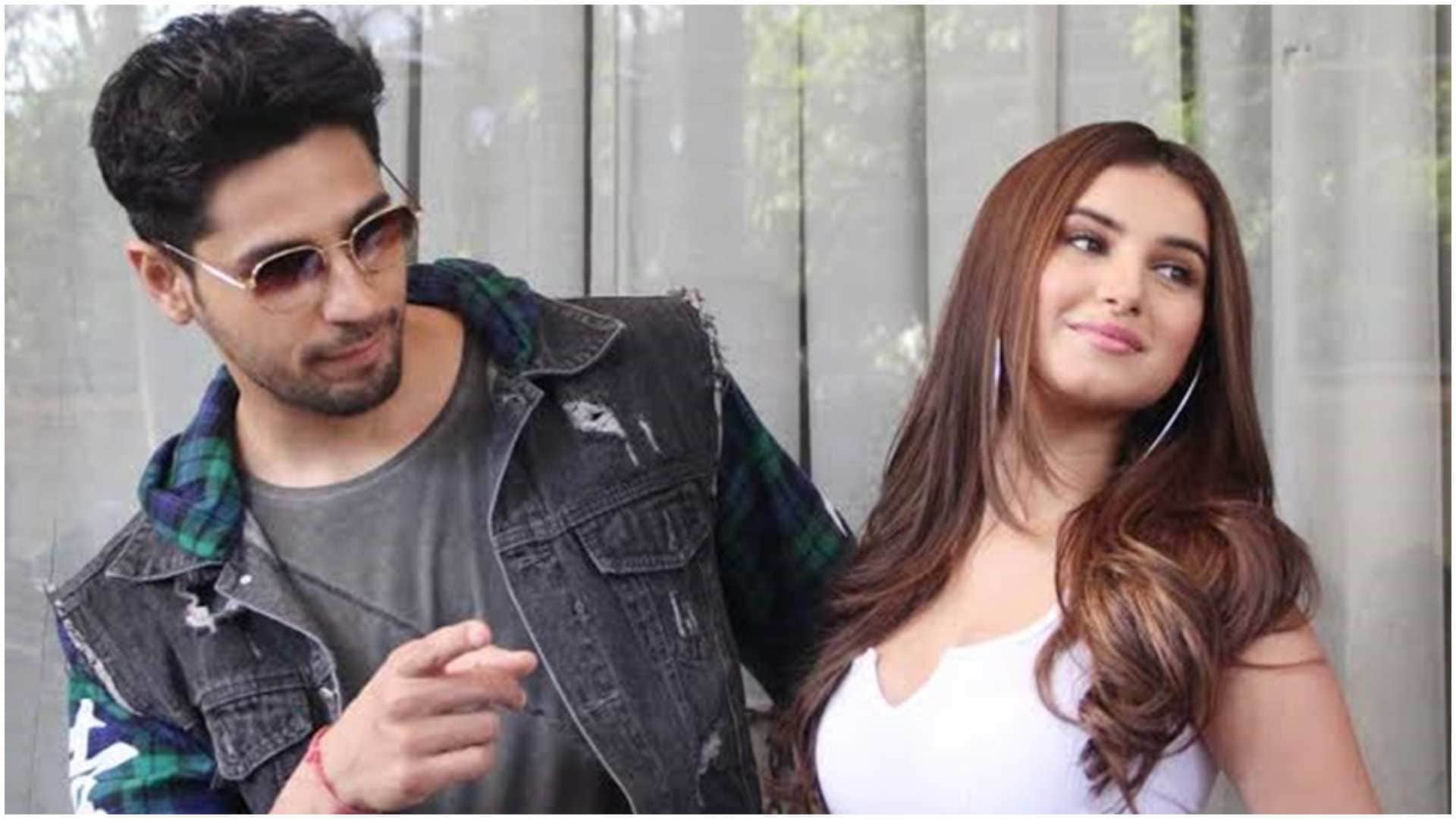 Apurva Actress Tara Sutaria affair News has spread with these stars Ishaan Khatter to Sidharth Malhotra