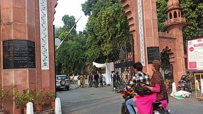 AMU: 50वें दिन खुला एएमयू का बाब-ए-सैयद, छात्र संघ चुनाव कराने के आश्वासन पर धरना खत्म Student protest in AMU ends on 50th day