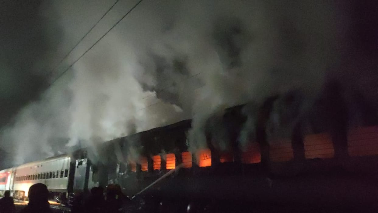 Delhi Darbhanga Train Fire: Major Fire Breakout In New Delhi  Darbhanga Express Train