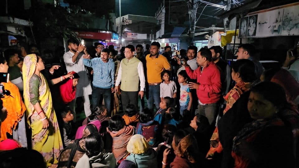 MLA Shiv Arora anger against illegal liquor in rudrapur