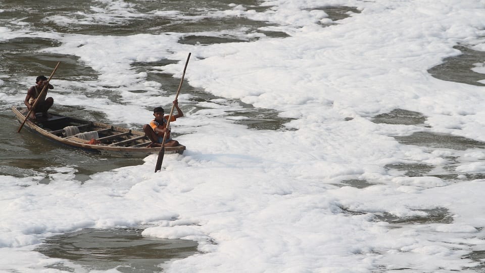 Before Chhath white foam started rising in Yamuna expert told why such a sight occurs in every year