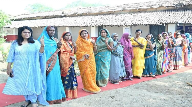 Chhattisgarh Election Live: 'रोड नहीं तो वोट नहीं'... बिलासपुर के मानिकपुर के लोगों ने किया चुनाव का बहिष्कार