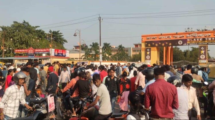 Gorakhpur News: युवक की मौत पर हंगामा, गोरखपुर-महराजगंज मार्ग पर लगाया जाम