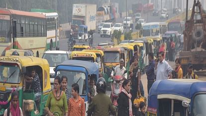 traffic month Illegal parking not stopped in Agra police insists on challan