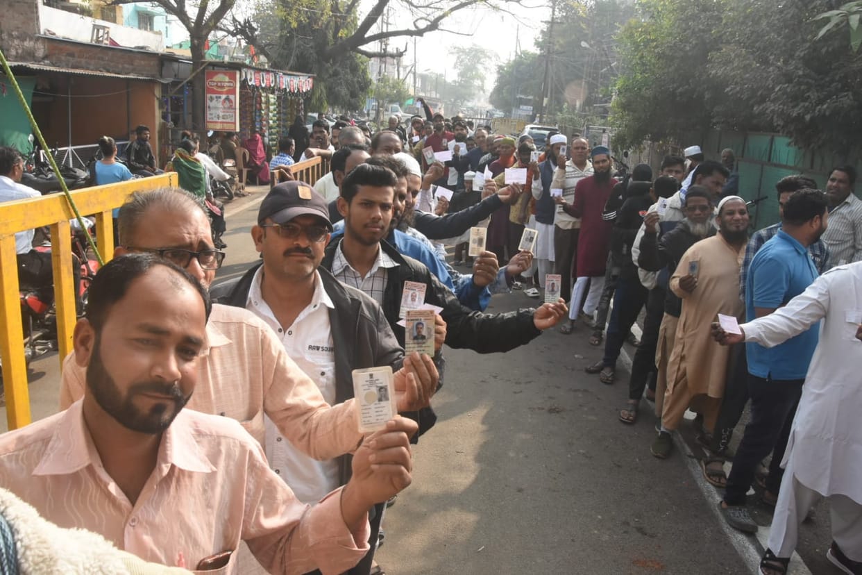 MP Election: 10 EVMs replaced after technical fault in Bhopal, complaint of fake voting, BJP-Congress workers