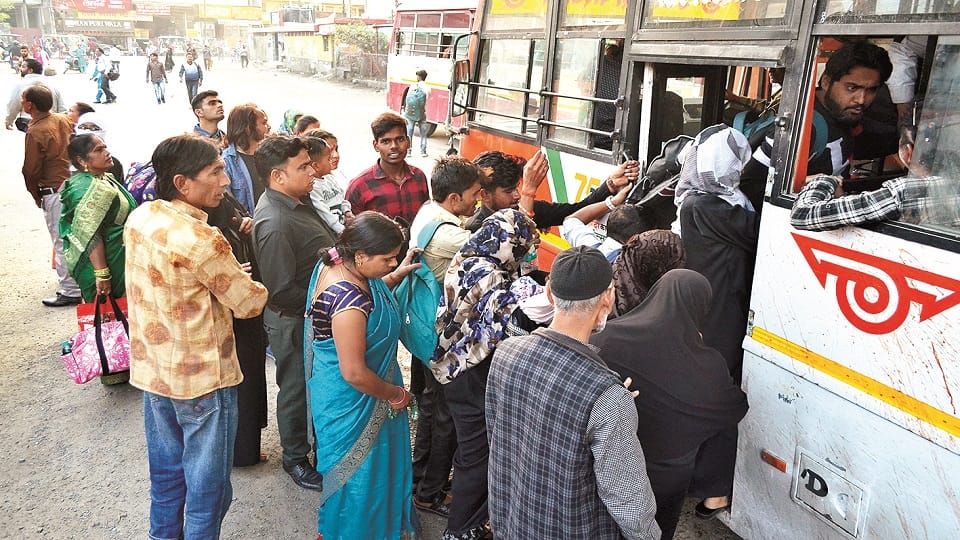 heavy rush in trains and buses after the diwali festival