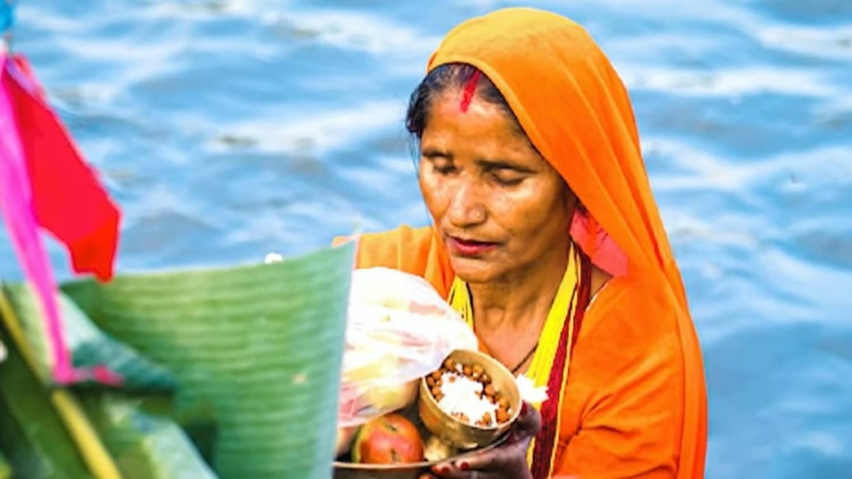 Chhath puja: The world's most difficult fast, fasting people sleep on the ground without water for 36 hours