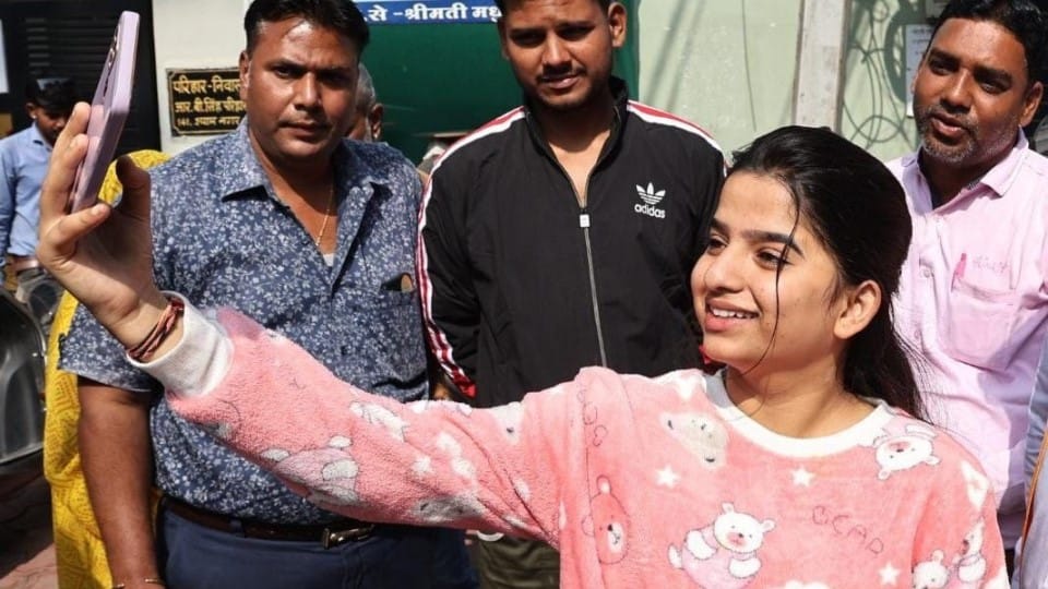 Viral Photo indore election voting best public pics