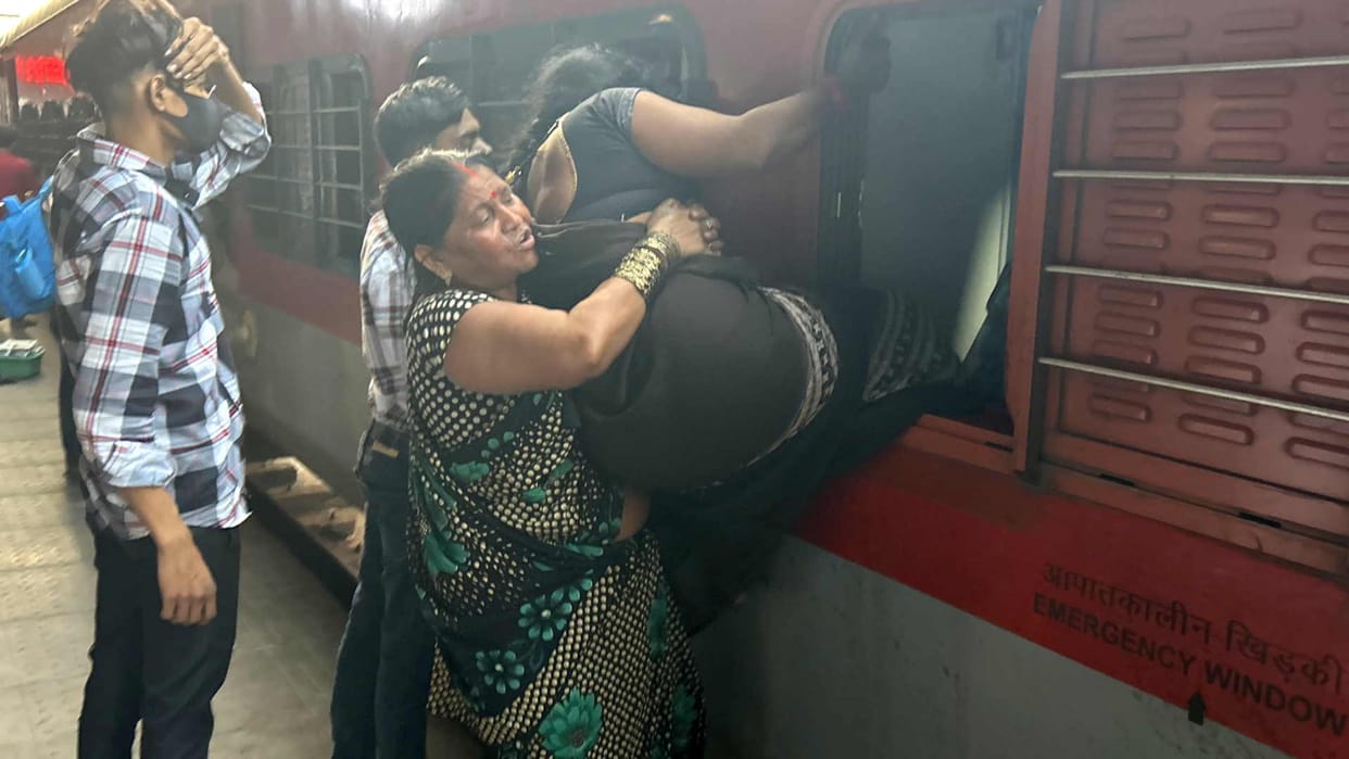 Gorakhpur Anand Vihar Terminus special train will run for two trips