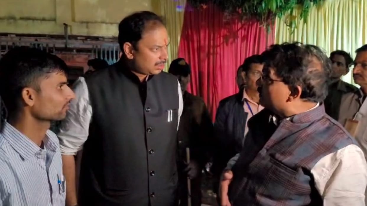 MP Election: Heated debate between collector and Congress candidate