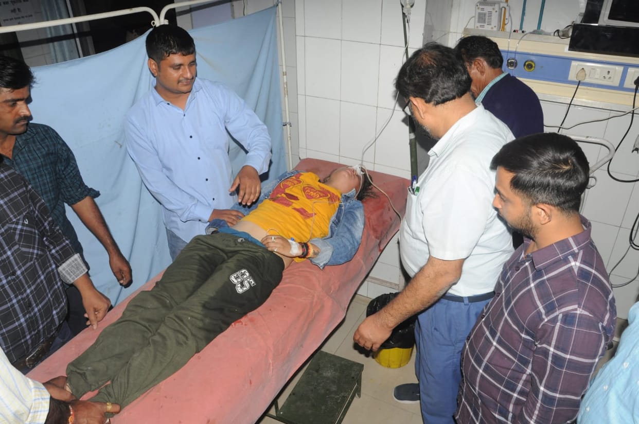 The bike rider ran away leaving the unconscious girl on the roadside, DM sent her to Kanshi Ram Hospital