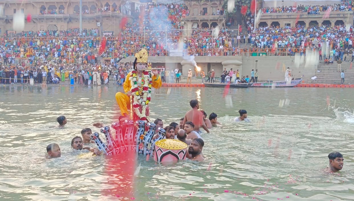 Naag Nathaiya Leela: Shri Krishna killed Kaliya, Yamuna became Mother Ganga; Thousands of devotees gathered